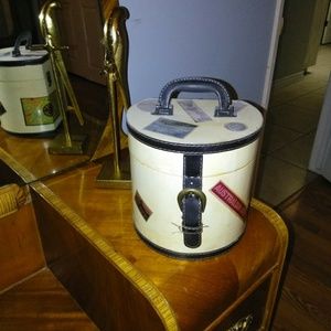 Vintage World traveler purse